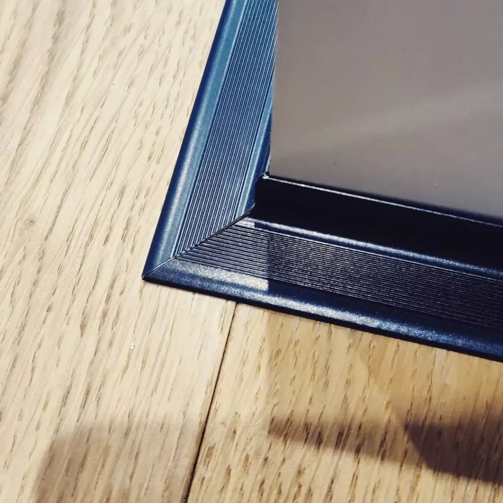 Фото об'єкта plintus_aluminievyyantiplintus_kluchuk_grafit-57429814180379-1024x1024