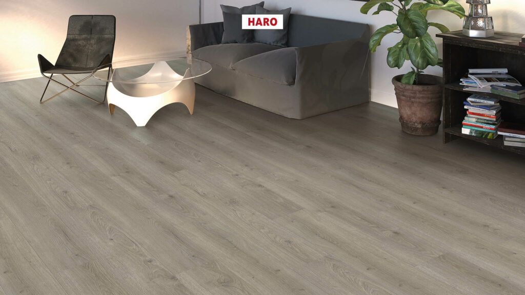 Фото об'єкта 544702_haro_laminate_floor_plank_1_strip_4v_oak_flavia_grey_authentic_qv-1024x576