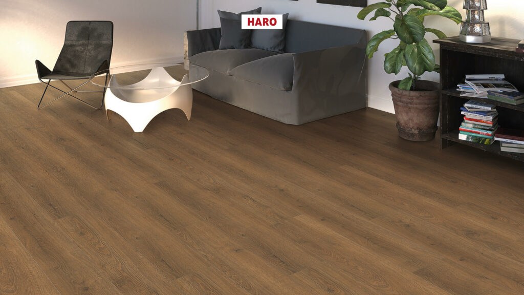 Фото об'єкта 544705_haro_laminate_floor_plank_1_strip_4v_oak_flavia_smoked_authentic_qv-1024x576