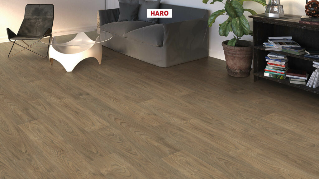Фото об'єкта 544720_haro_laminate_floor_plank_1_strip_4v_elm_vario_authentic_soft_qv-1024x576