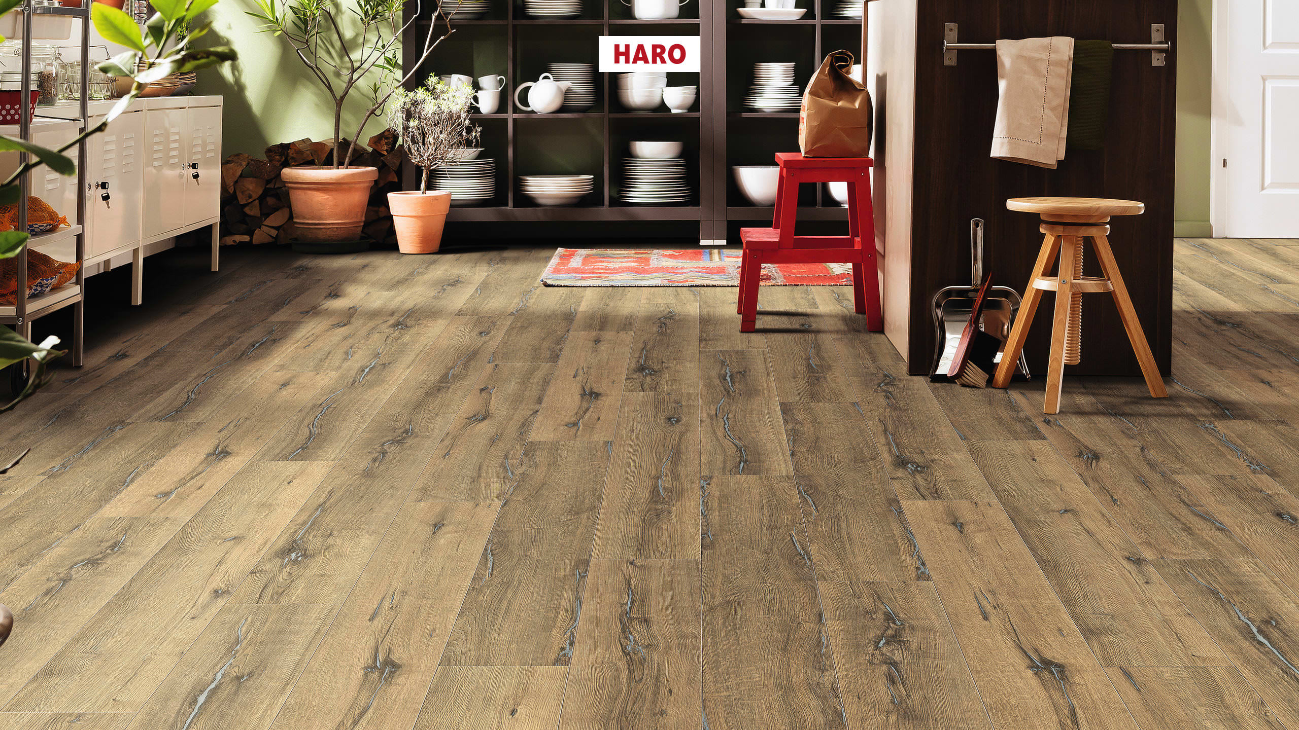 544775_haro_laminate_floor_plank_1_strip_4v_oak_metallic_nature_authentic_int