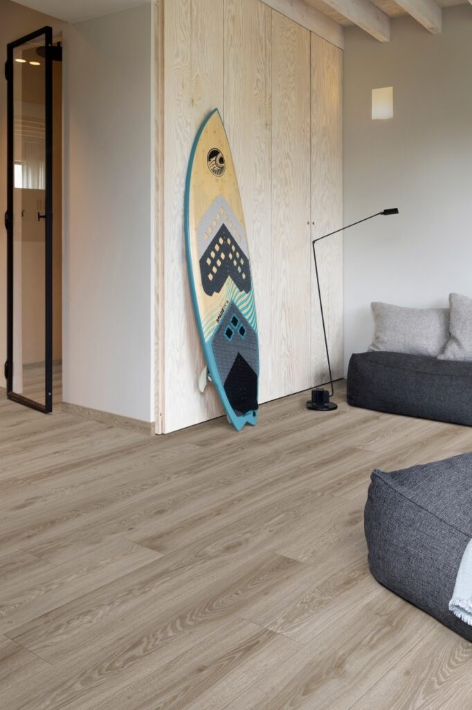 Фото об'єкта coastal_spirit_blackjack_oak_22246_room-web1280-682x1024