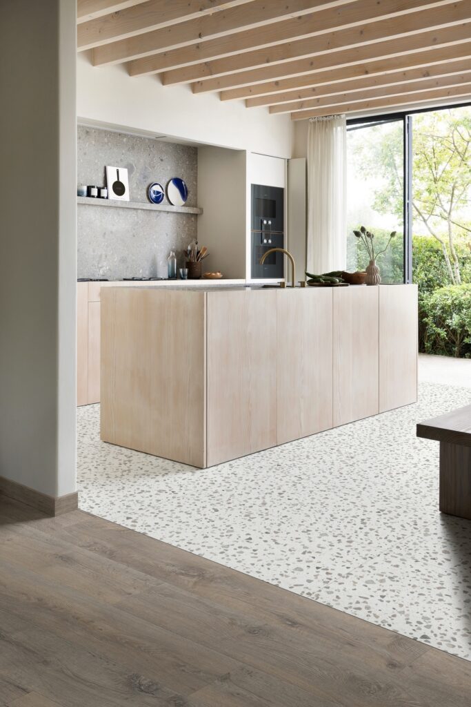 Фото об'єкта coastal_spirit_fiastra_46935_-_nashville_88279_room_feature_strip-print2560-683x1024