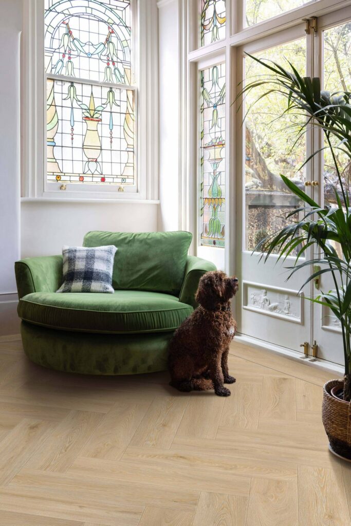 Фото об'єкта rock_the_classics_galtymore_oak_86339_room-683x1024